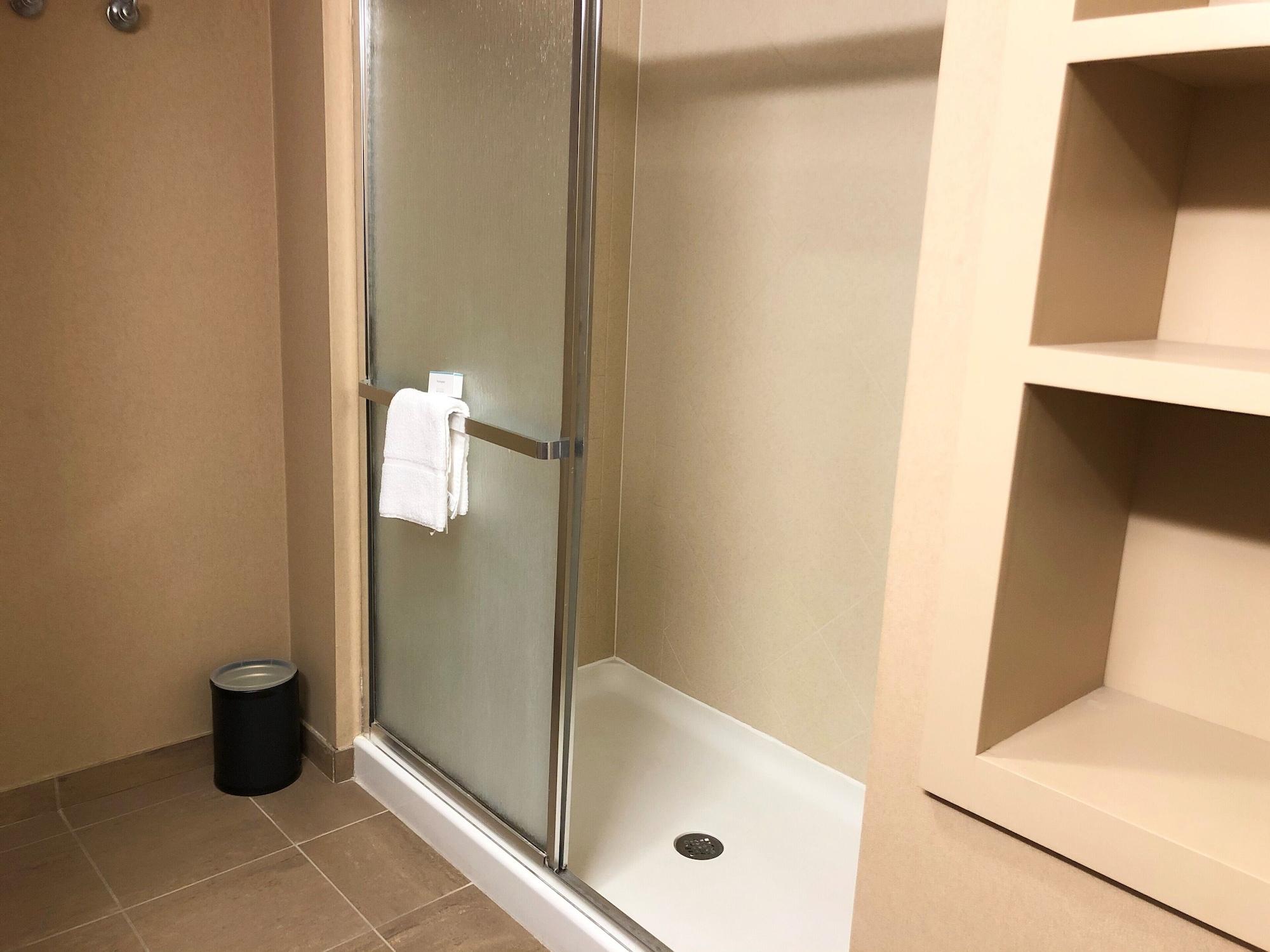 Hampton Inn & Suites Norfolk-Airport Buitenkant foto