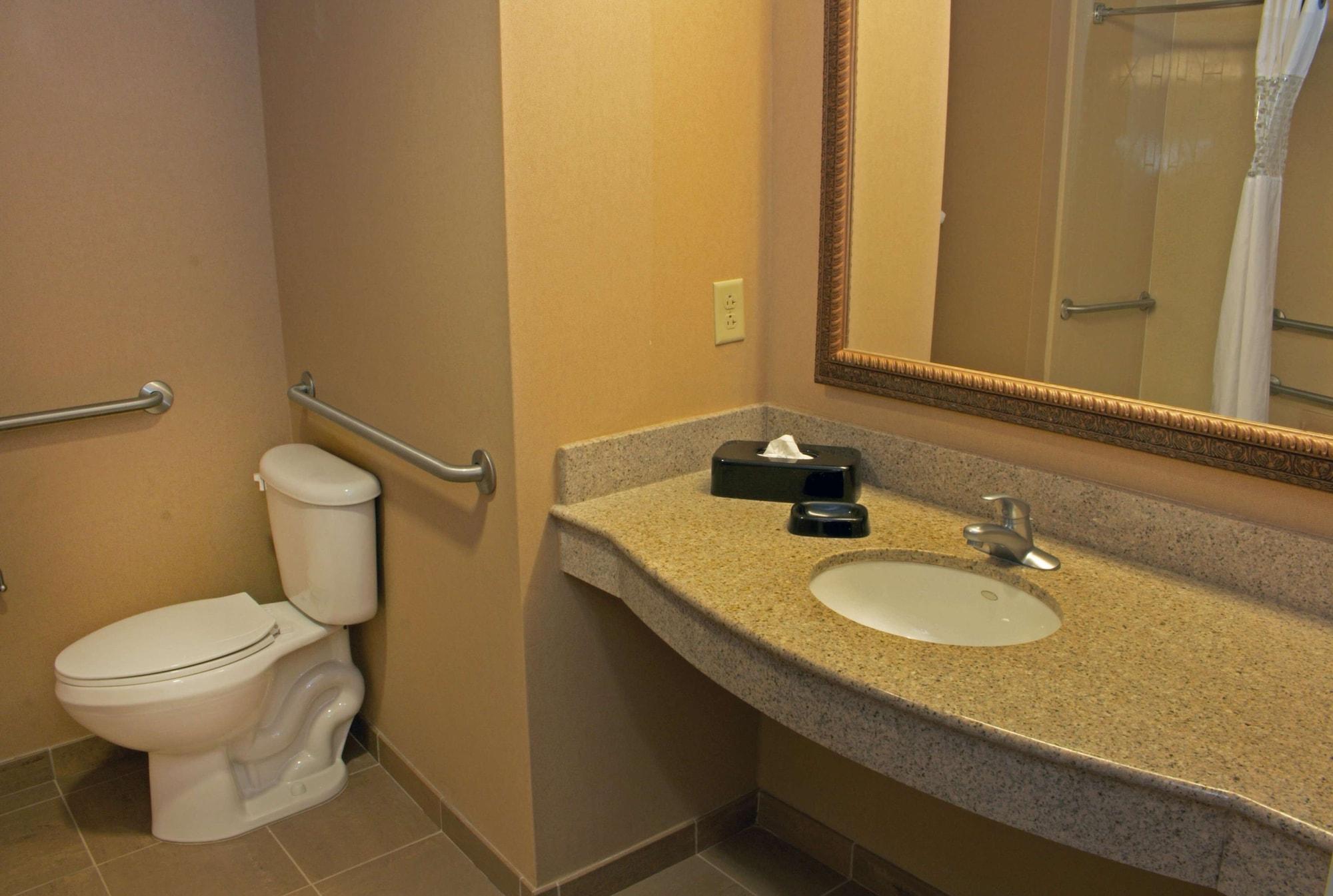 Hampton Inn & Suites Norfolk-Airport Buitenkant foto