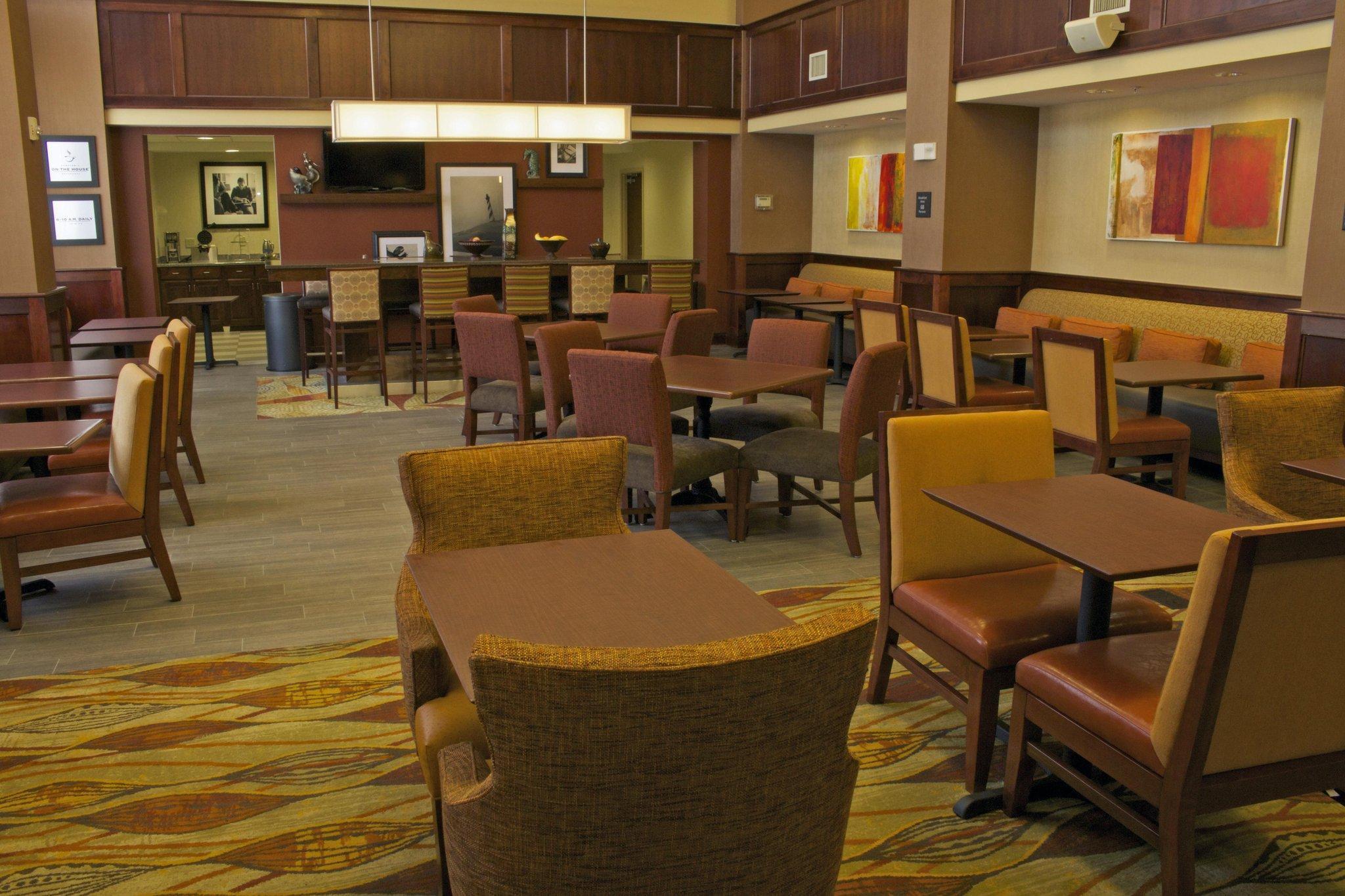 Hampton Inn & Suites Norfolk-Airport Buitenkant foto