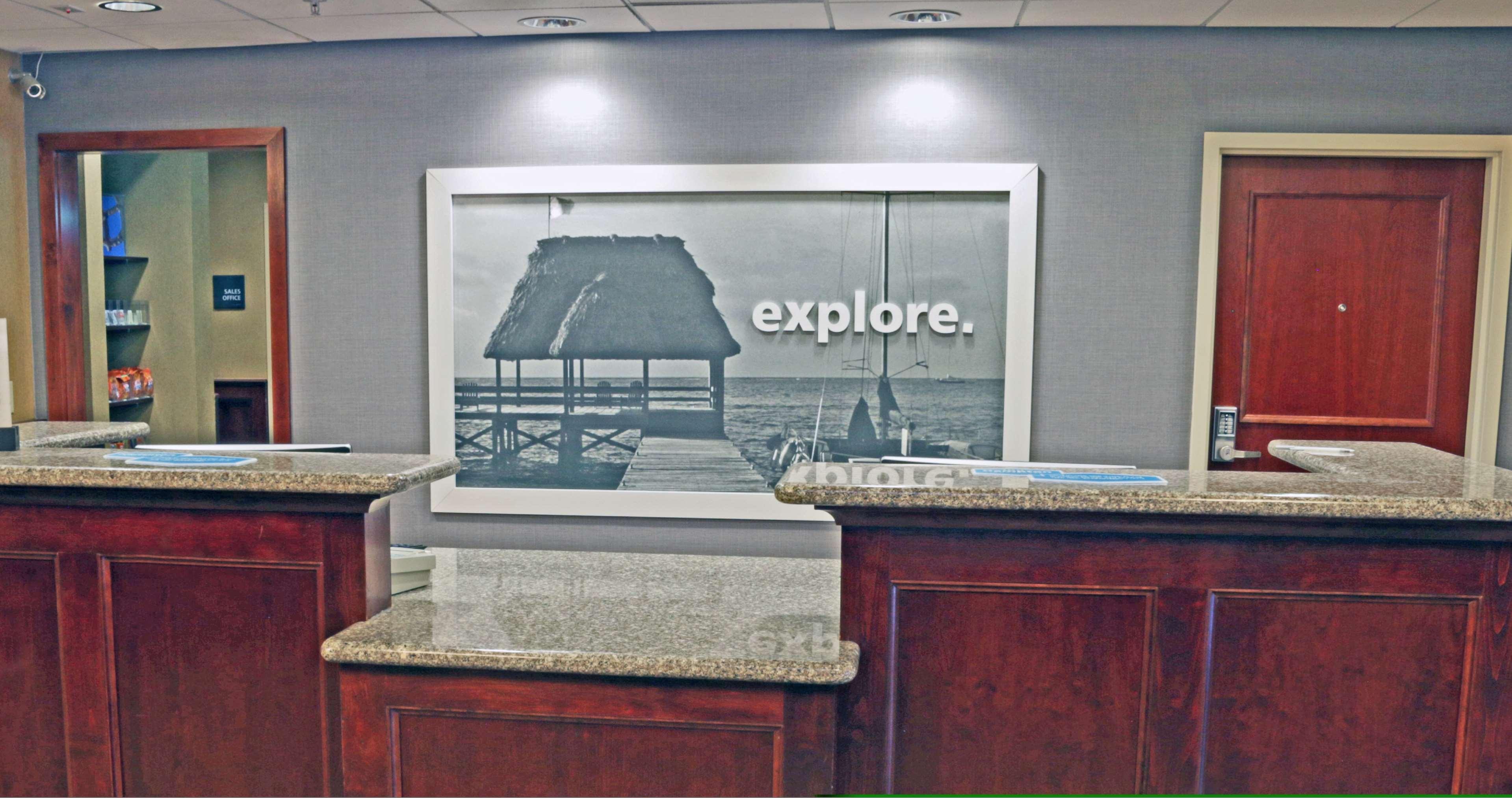 Hampton Inn & Suites Norfolk-Airport Buitenkant foto