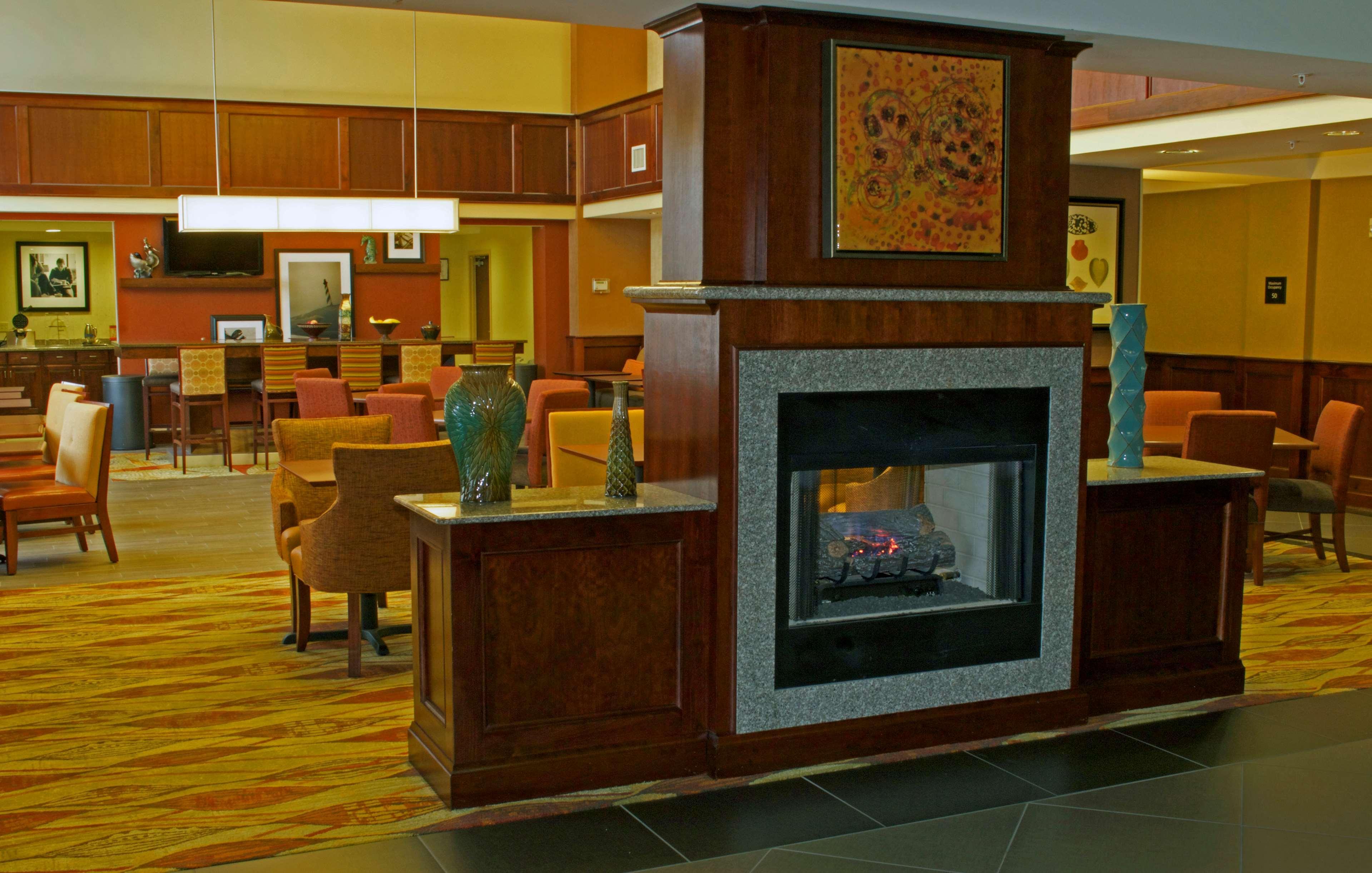 Hampton Inn & Suites Norfolk-Airport Buitenkant foto