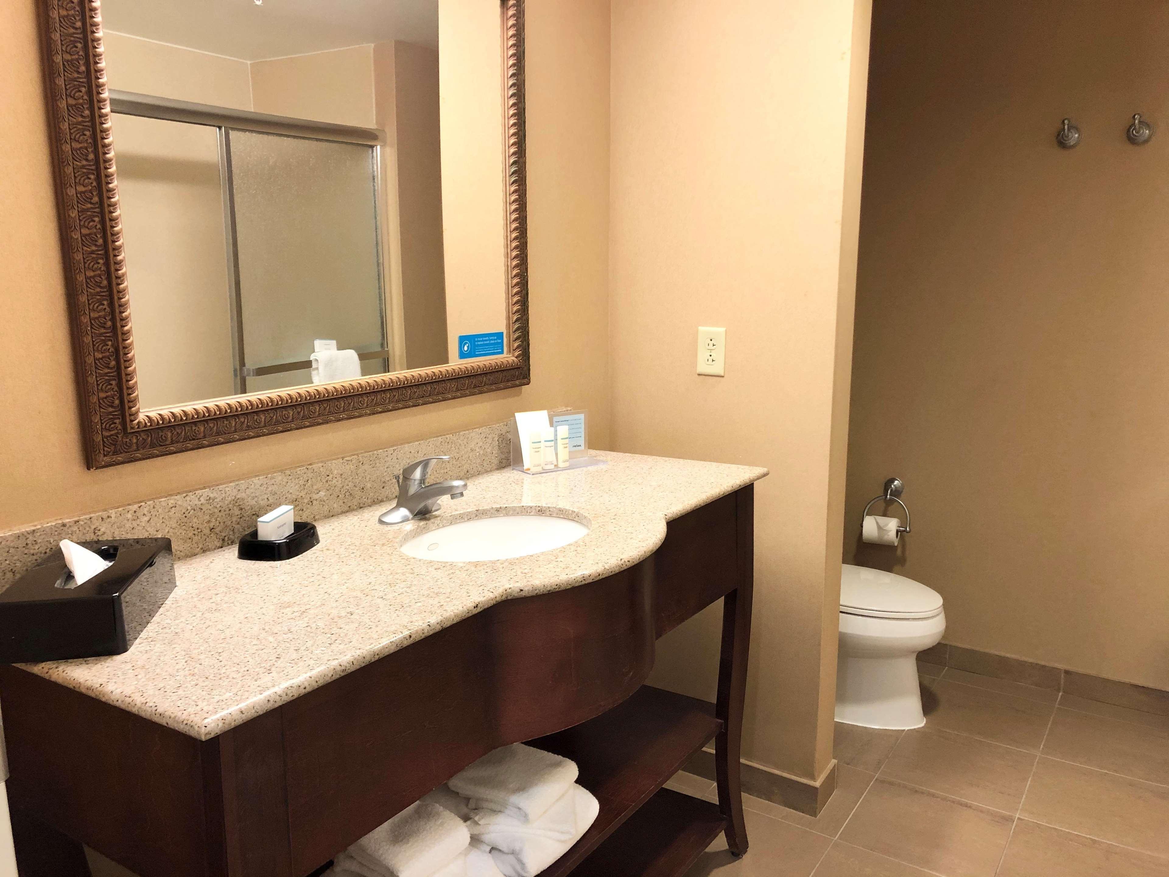 Hampton Inn & Suites Norfolk-Airport Buitenkant foto