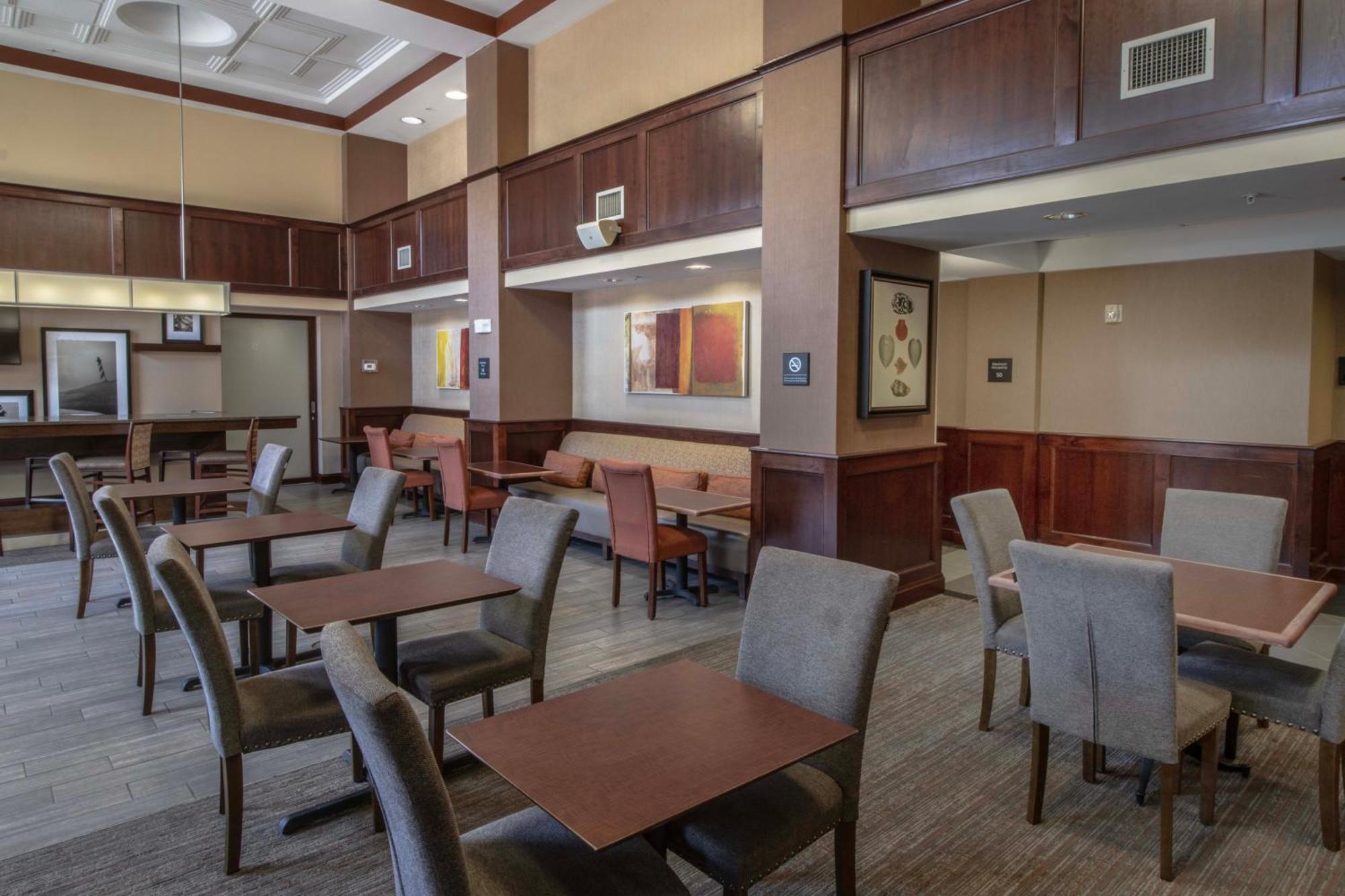 Hampton Inn & Suites Norfolk-Airport Buitenkant foto