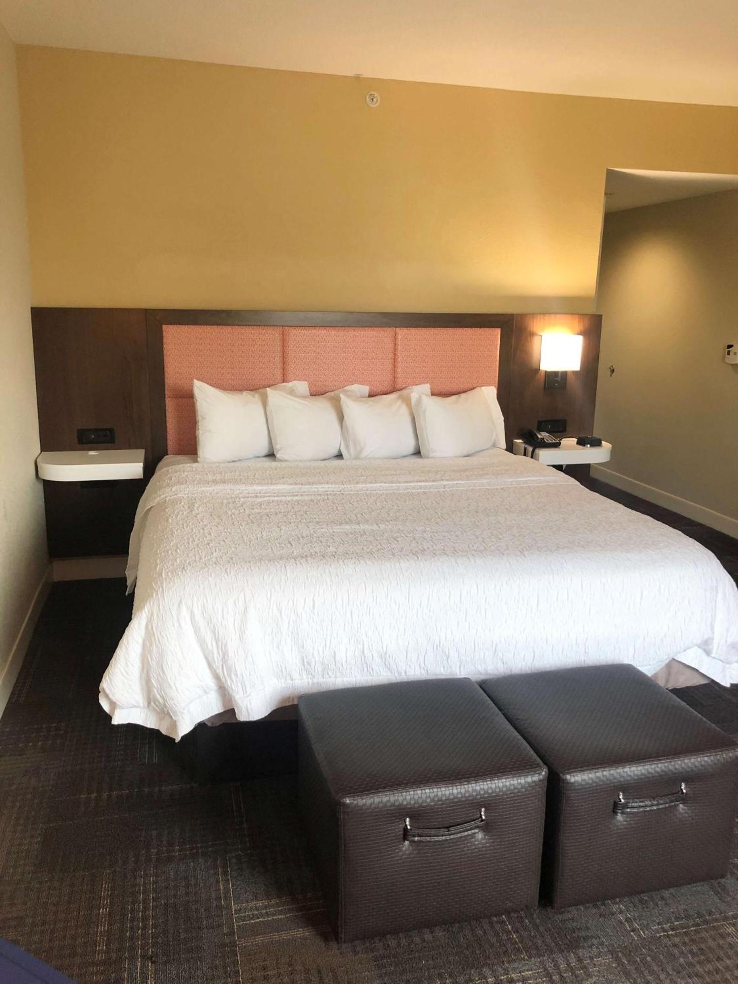 Hampton Inn & Suites Norfolk-Airport Buitenkant foto