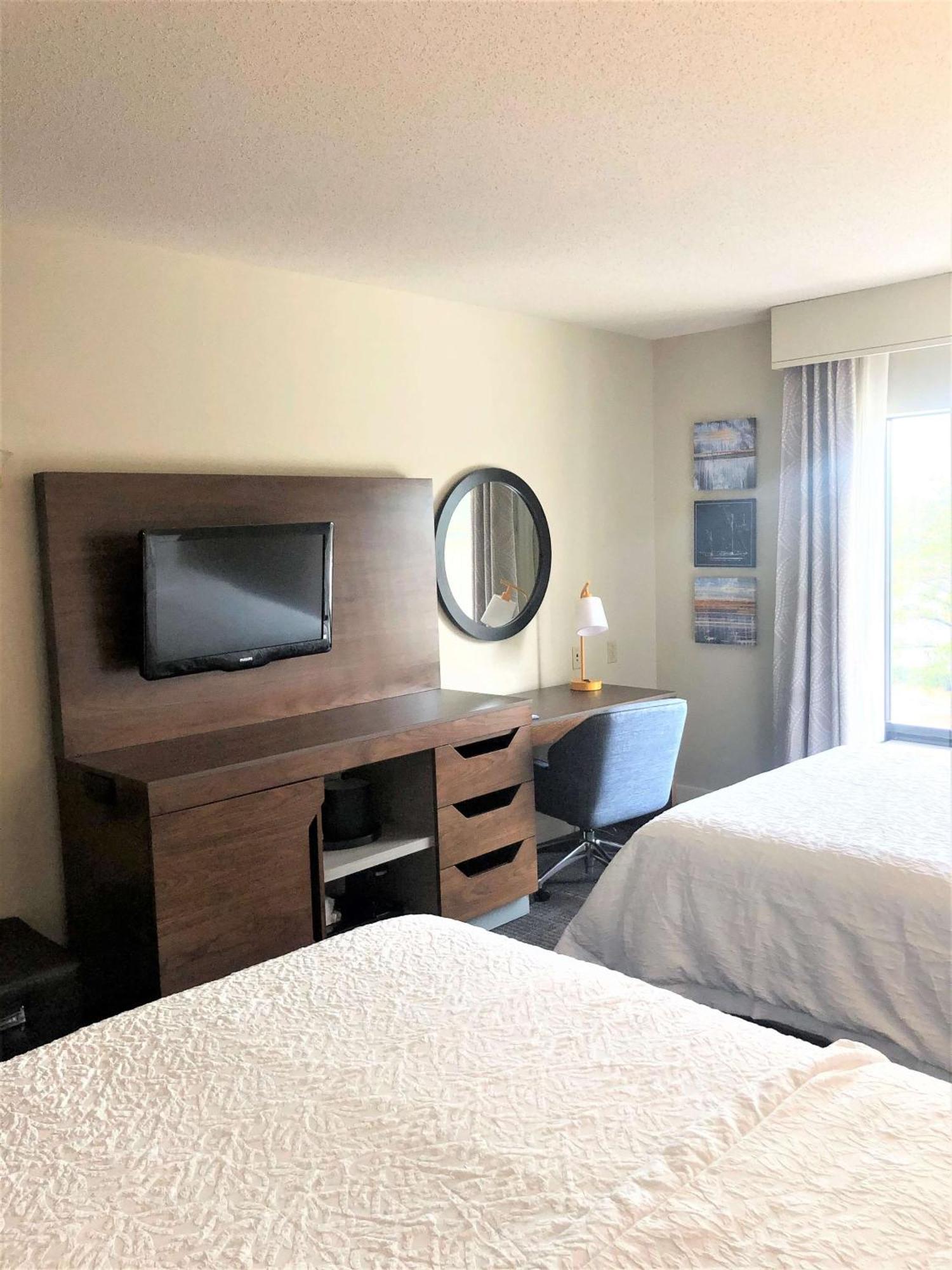 Hampton Inn & Suites Norfolk-Airport Buitenkant foto