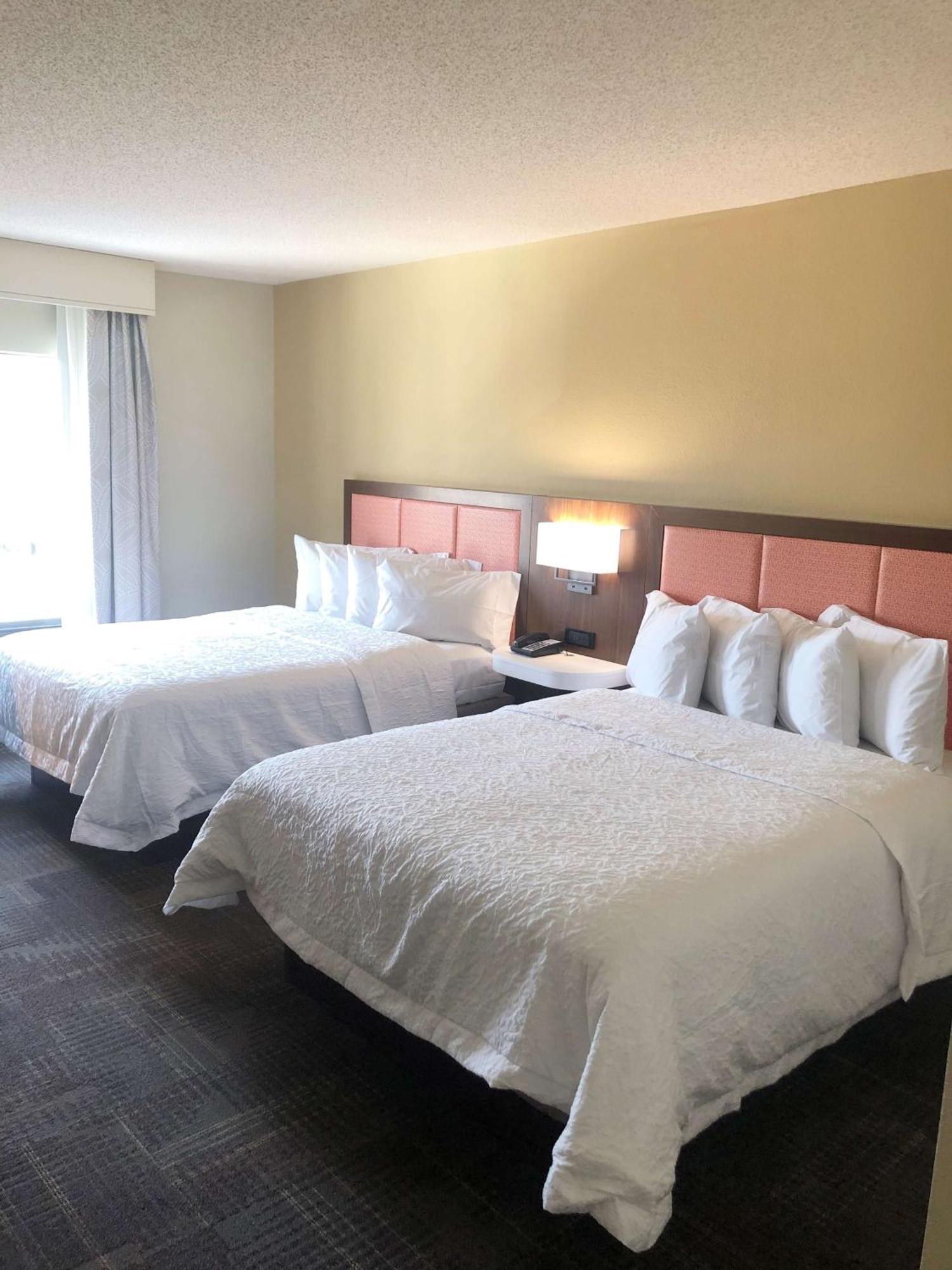 Hampton Inn & Suites Norfolk-Airport Buitenkant foto
