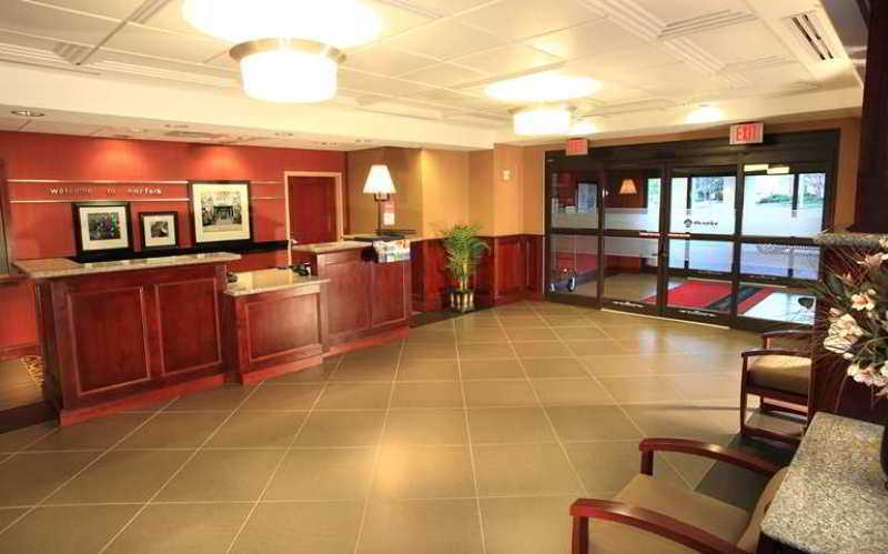 Hampton Inn & Suites Norfolk-Airport Buitenkant foto