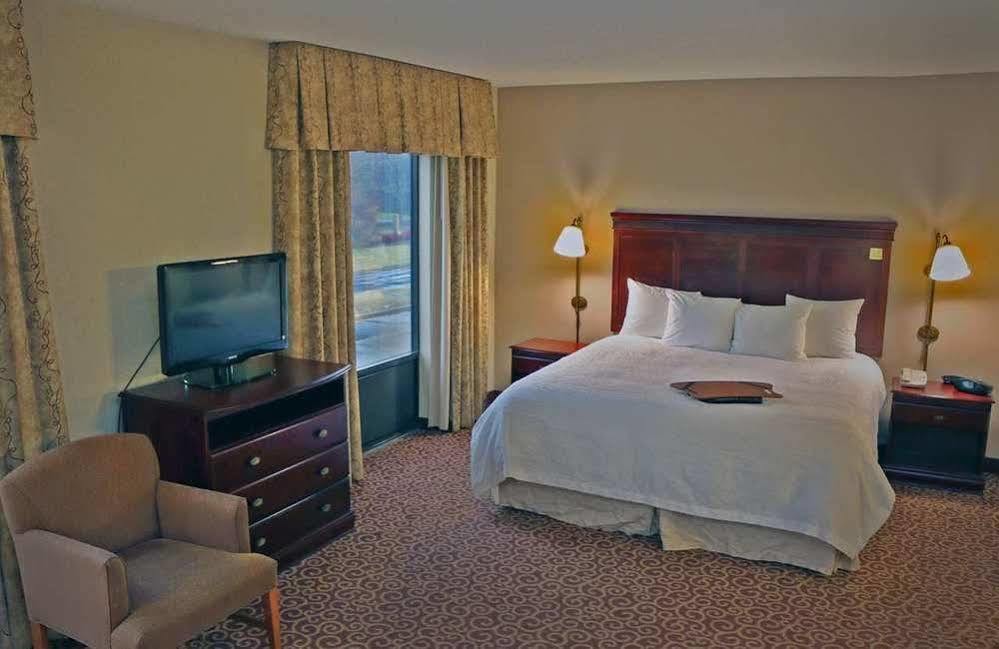 Hampton Inn & Suites Norfolk-Airport Buitenkant foto