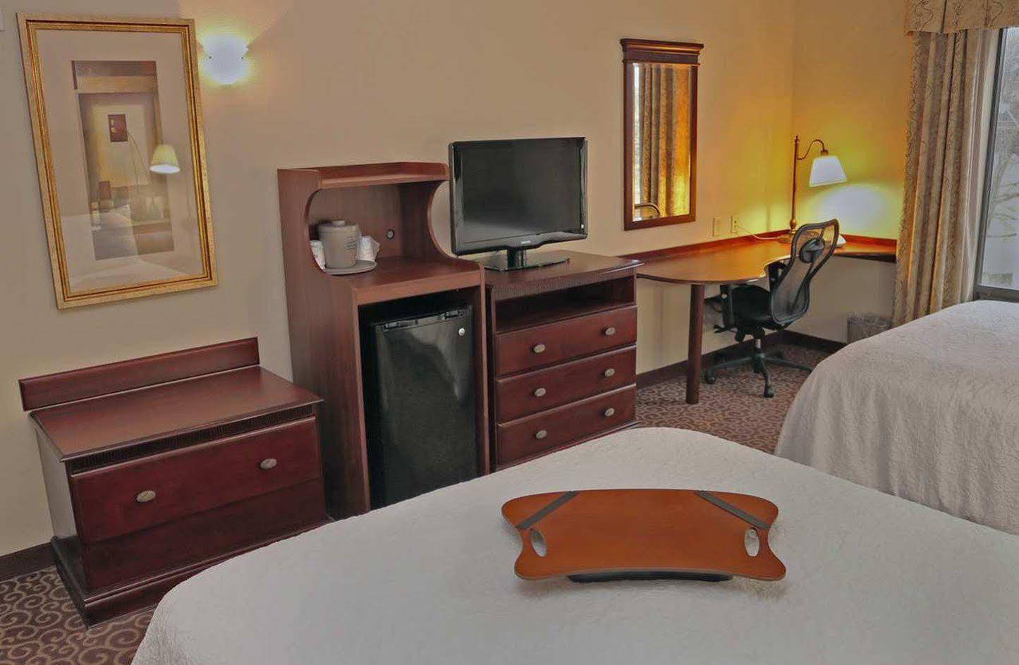 Hampton Inn & Suites Norfolk-Airport Buitenkant foto
